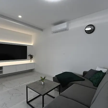 Iggy Apartment *